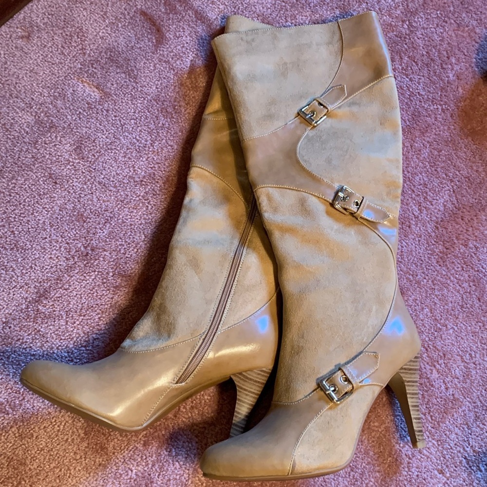 EUC Buckle Detail zip up boots